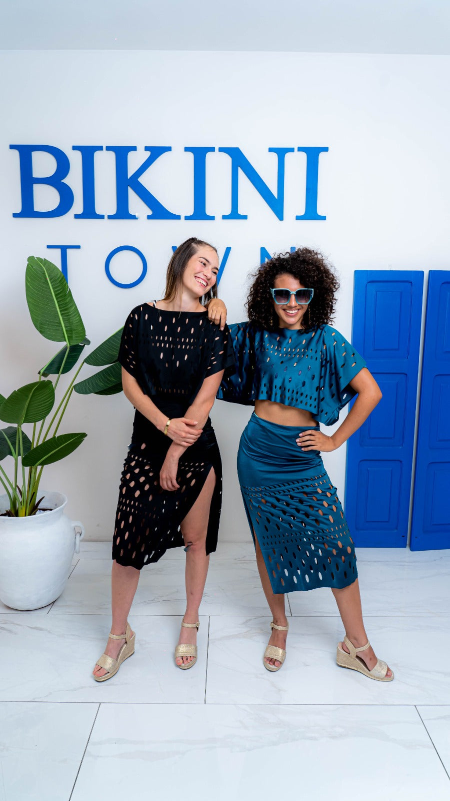 ANCORA Laser Black Beach Cover-up