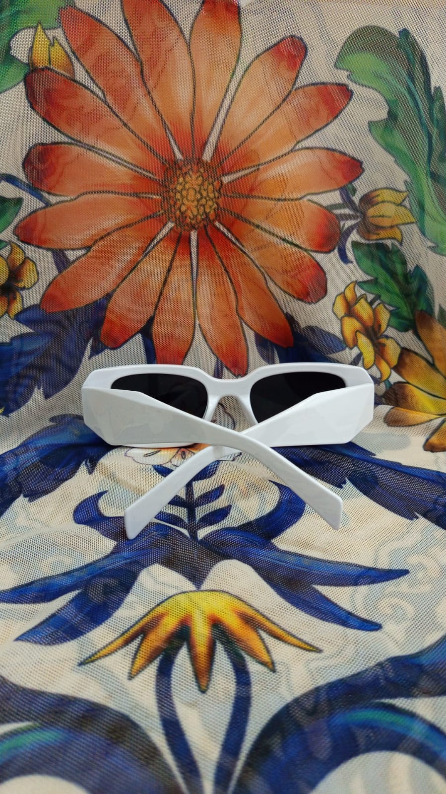 Sunglasses with UV protection - White