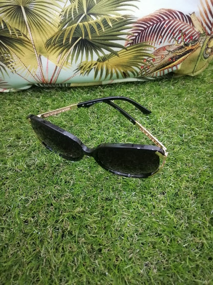 Lentes de sol  con protección UV - Redondos Negros detalle dorado