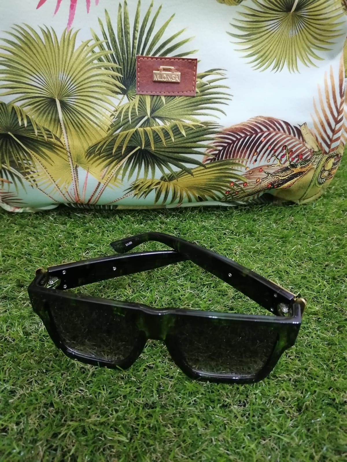 Sunglasses with UV protection - Green rim