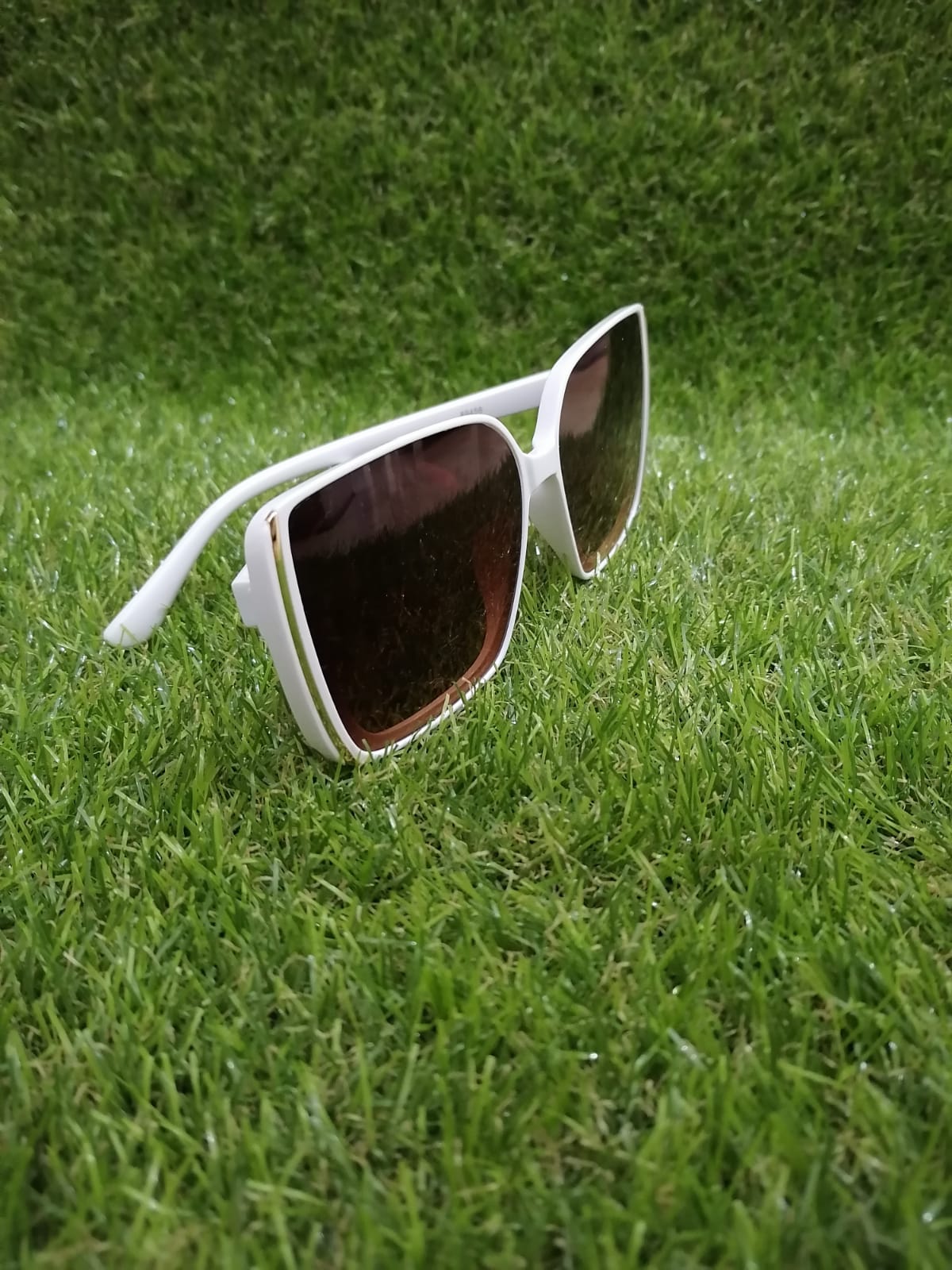 White UV protection sunglasses