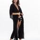Salida de baño Kimono en tela chalis Disponible negro Ajuste central y amarre cintas delanteras Detalle de flecos a los costados Punteras en hilo hechas a mano Kimono MILONGA Palette negro | Bikini Town